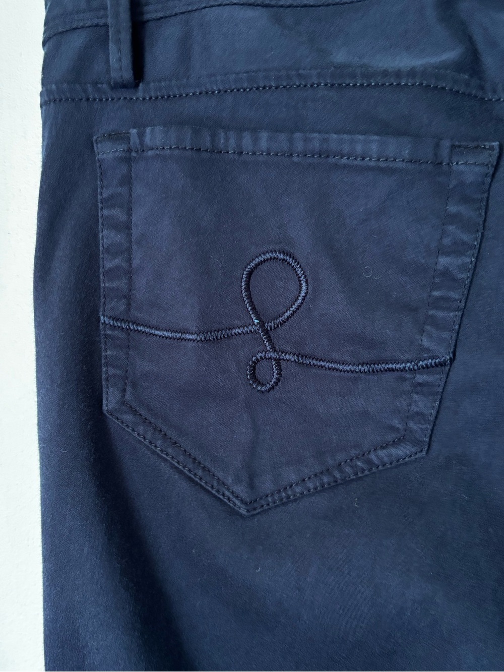 Lilly Pulitzer Worth Skinny Midnight Navy Pants, Size 8 - Picture 3 of 11